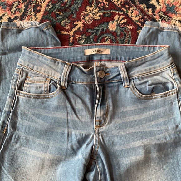 Jean - Refuge - Picture 2 of 4